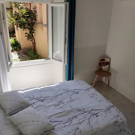 Au Logis Du Summer Apartment